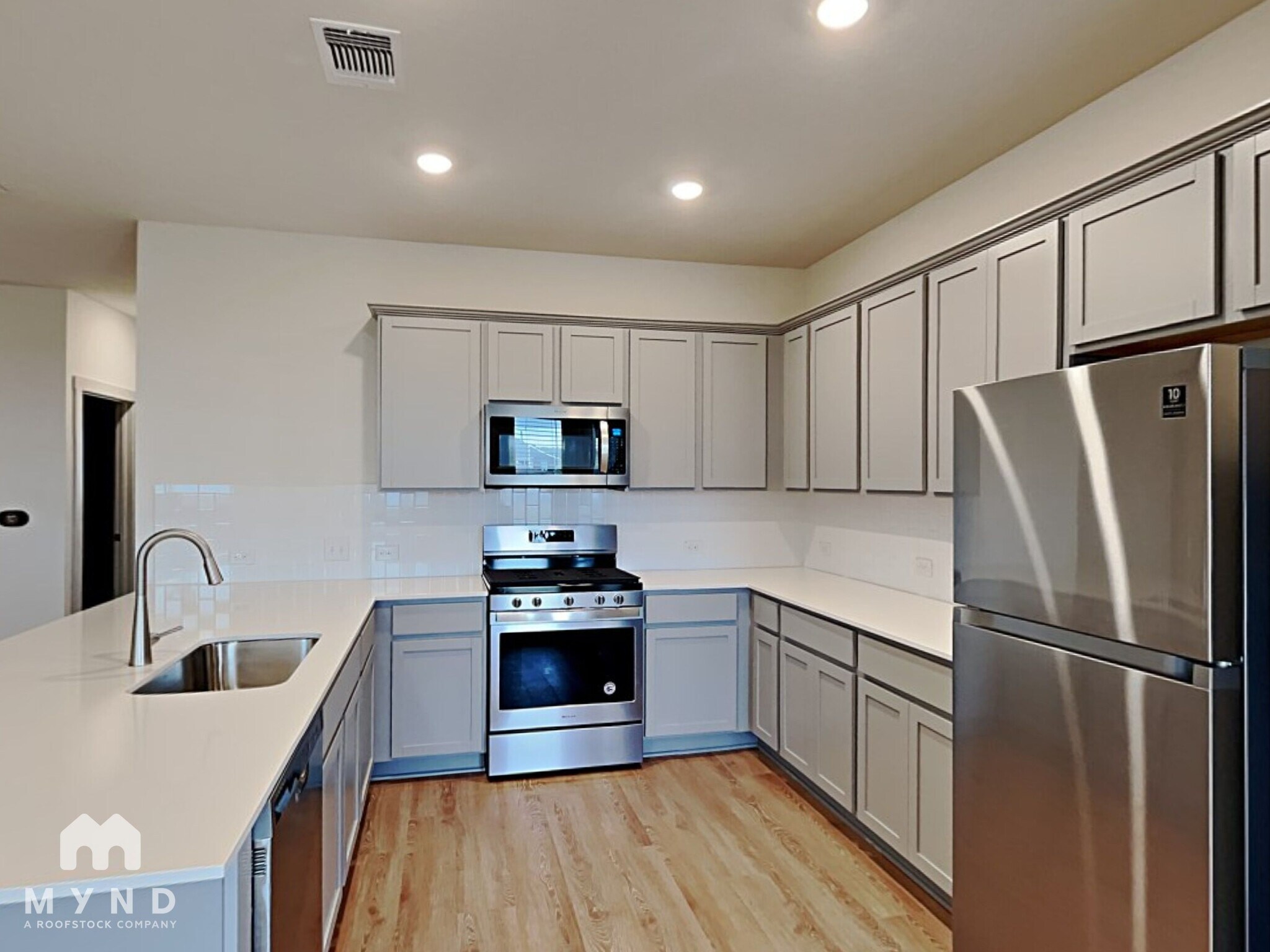 Building Photo - 10713 Fulton Ave