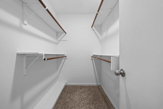 Building Photo - 925 Memorial Village Dr