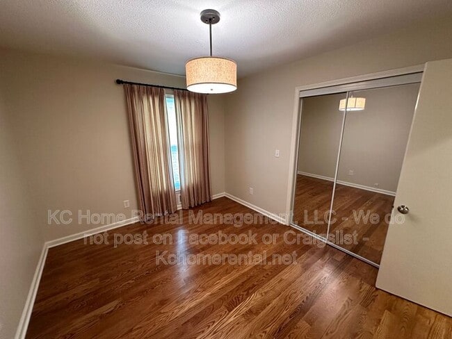 Building Photo - 6119 Cottonwood Dr