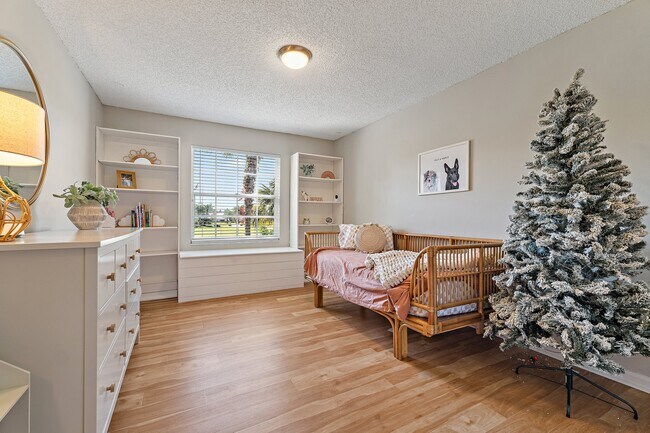 Building Photo - 18213 SE Fairview Cir