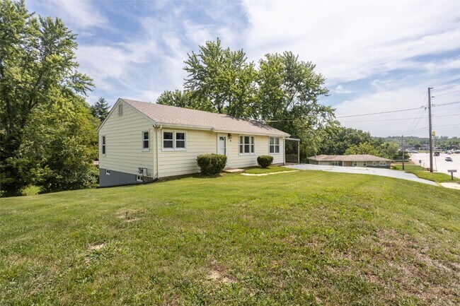 Building Photo - 4 New Sugar Creek Rd