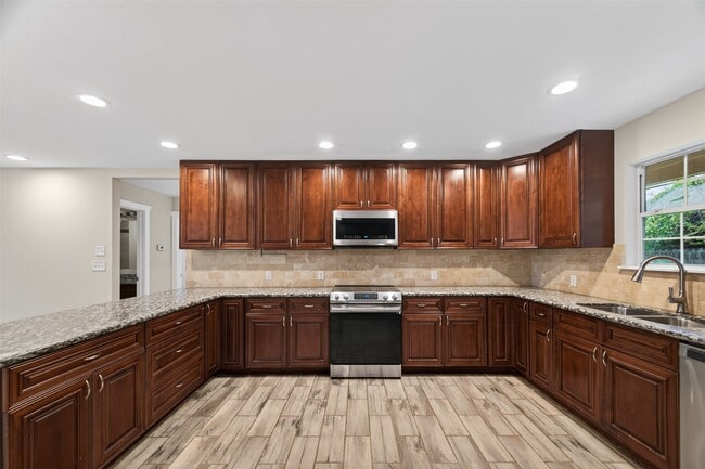 Building Photo - 15423 S Brentwood St