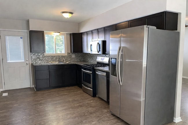 Building Photo - 2656 W 60th St