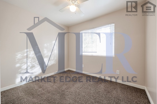 Building Photo - 3Bed/2.5Bath Townhouse at 24th St/Thomas! Move-In ready on 05/07/2026! -- NO HOA!