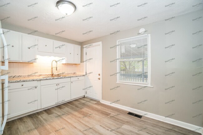 Building Photo - 1357 E Weber Rd