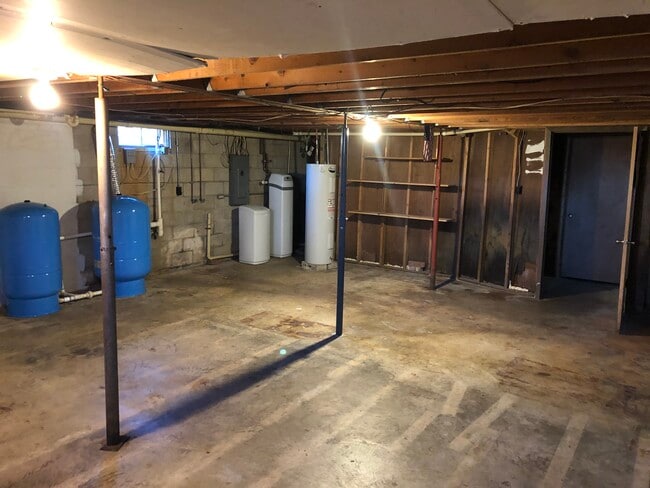 Building Photo - 146-148 Fauber Ln