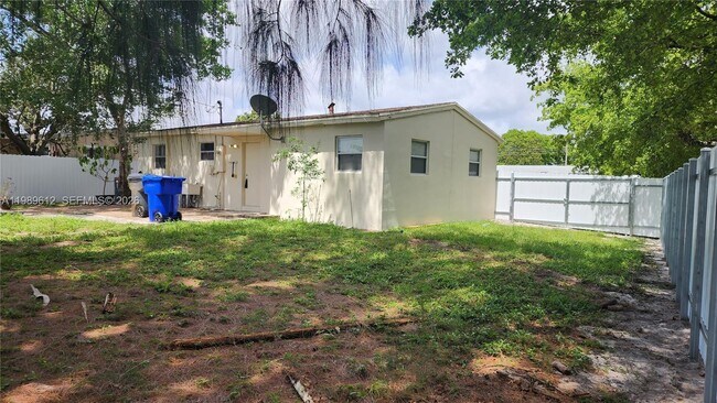 Building Photo - 841 N 69th Terrace