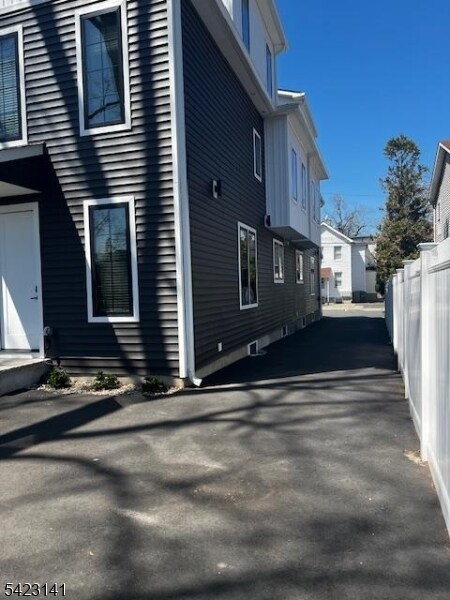 Building Photo - 51 New St