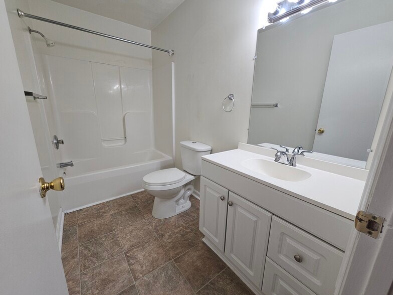 Building Photo - 1413 Jennifer Dr