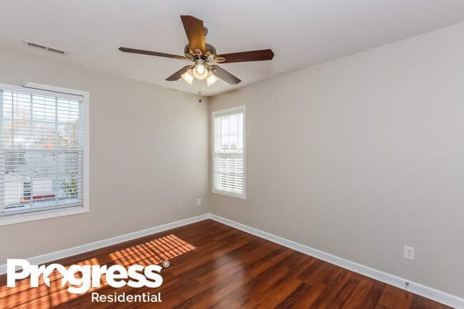 Building Photo - 1440 Standish Dr