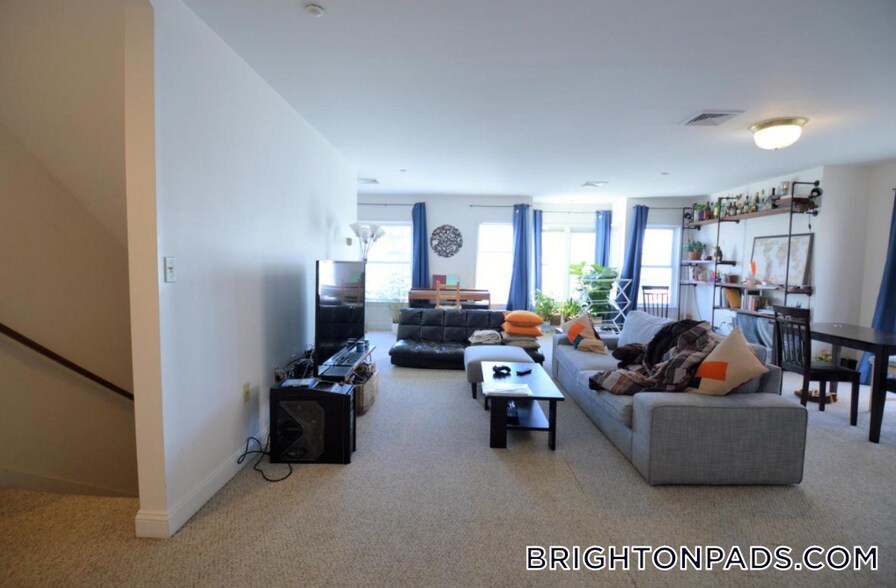 Building Photo - 8 Glencoe St