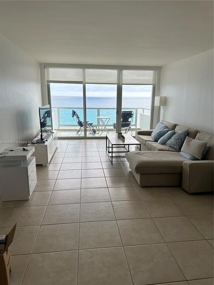 Building Photo - 5161 Collins Ave