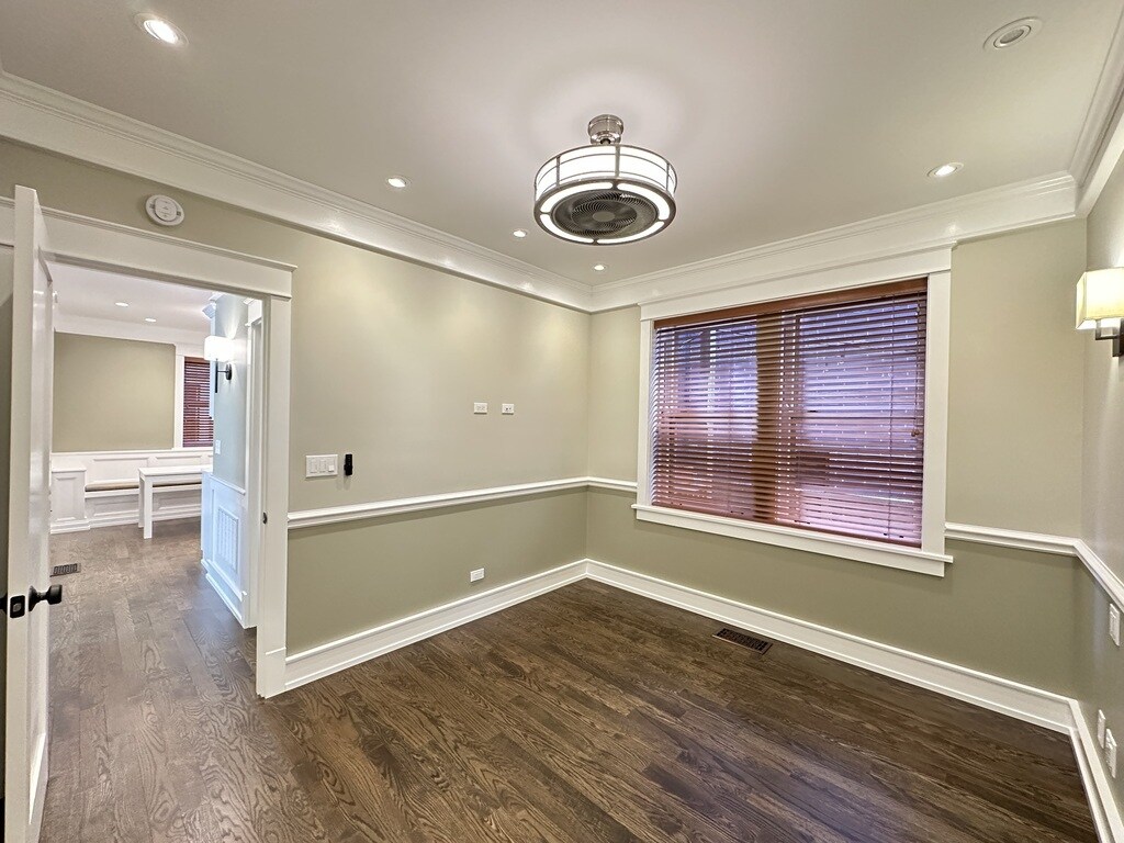 Building Photo - 1406 W Cornelia Ave