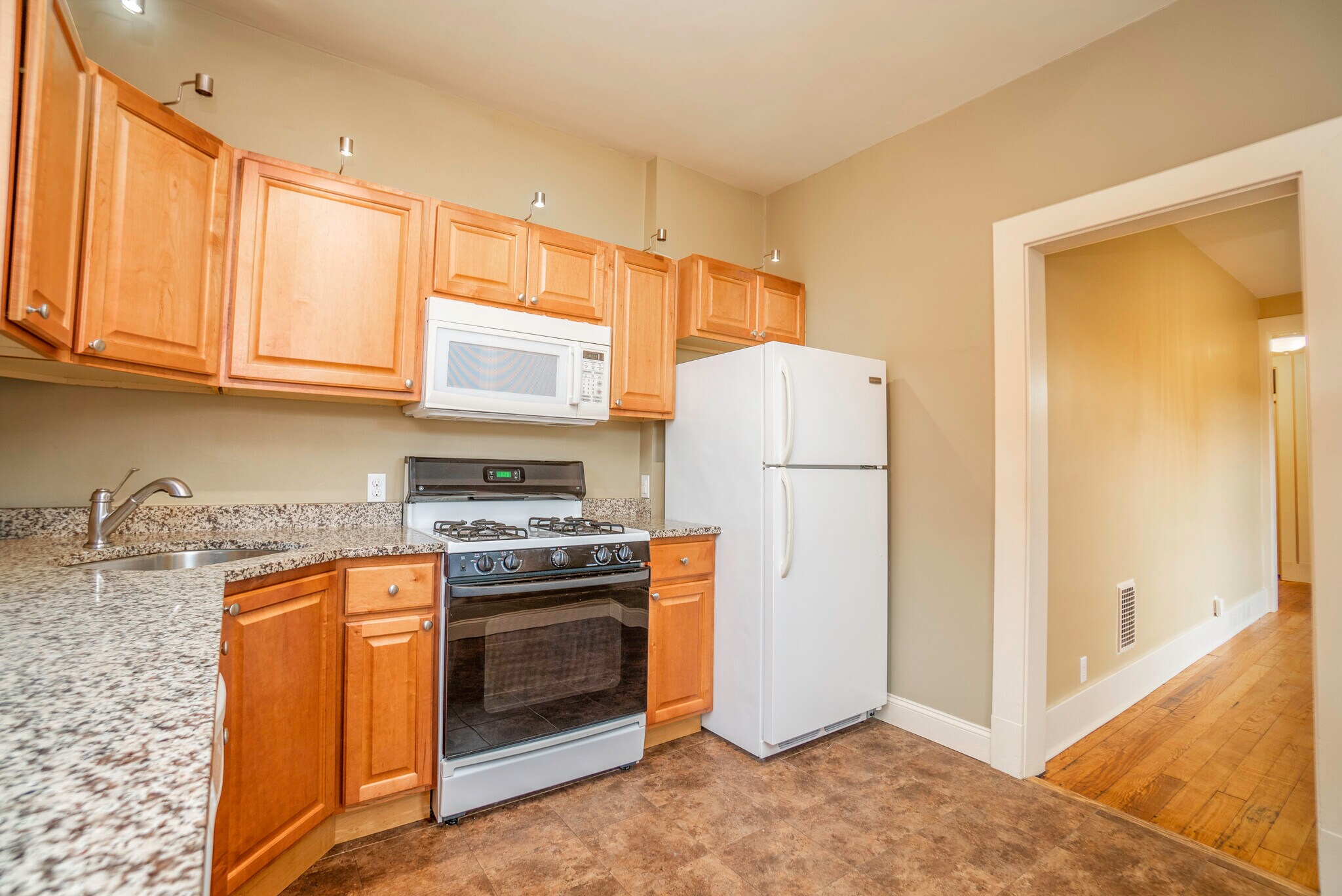 Building Photo - 4121 Davison St