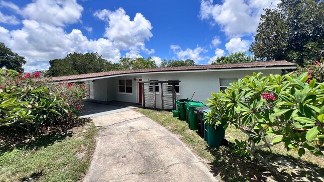 Building Photo - Lovely 3 Bedroom, 2 Bathroom Home in Melbo...