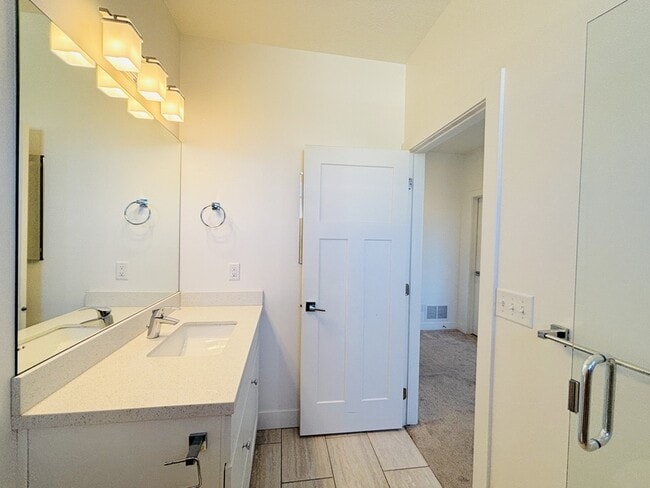 Building Photo - 3883 Komenda Ct