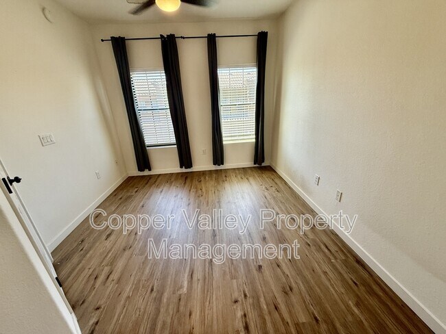 Building Photo - 1702 E Bell Rd