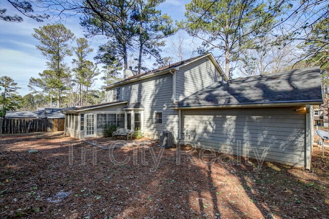 Building Photo - 216 Shadowood Ln