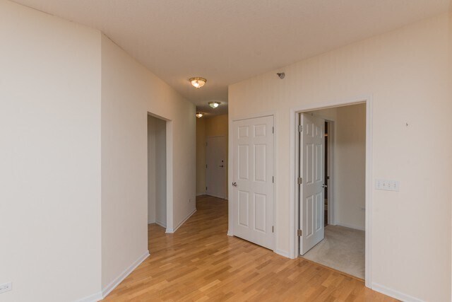 Building Photo - 1134 W Granville unit 803