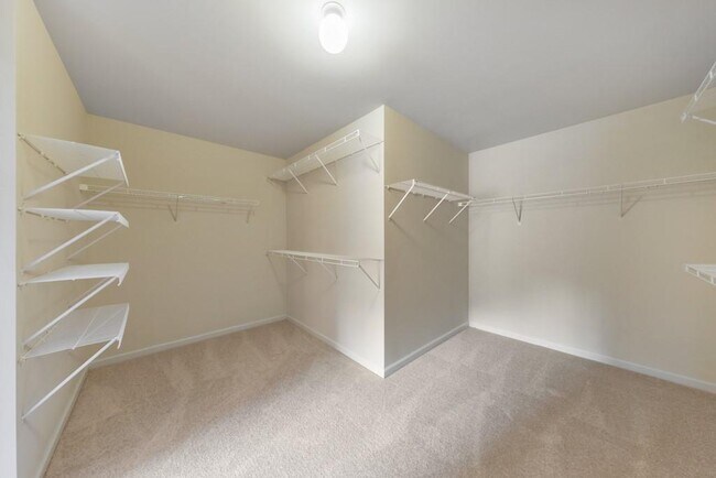 Building Photo - 4990 Brierstone Dr