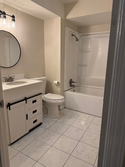 Building Photo - 1013 Dickerson Dr SE