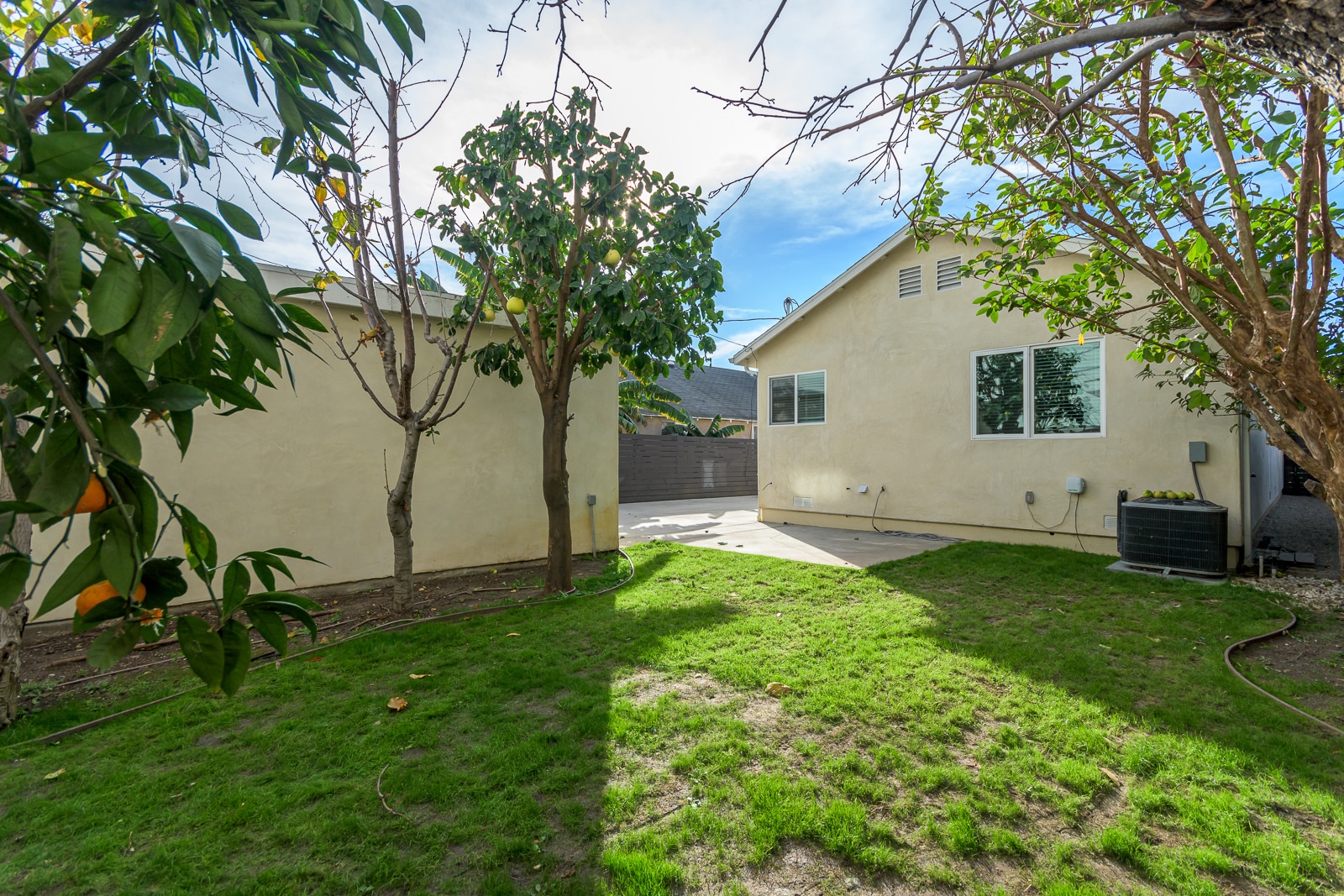 Building Photo - 736 N Wilton Pl