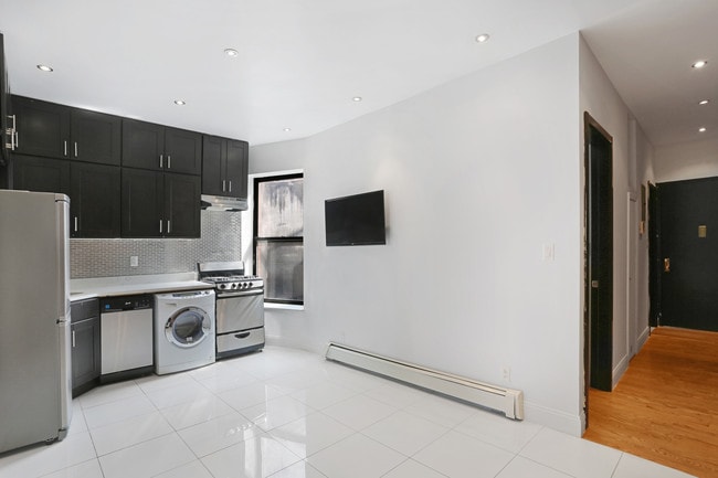 Building Photo - 125 W 106th St