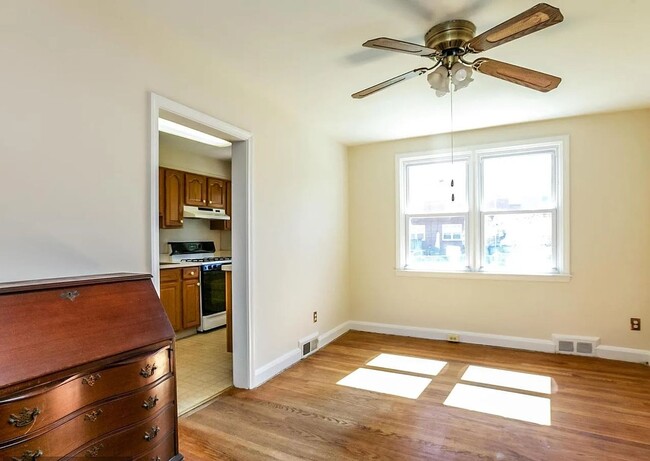 Building Photo - Charming 3-Bedroom Brick Townhome in Parkv...