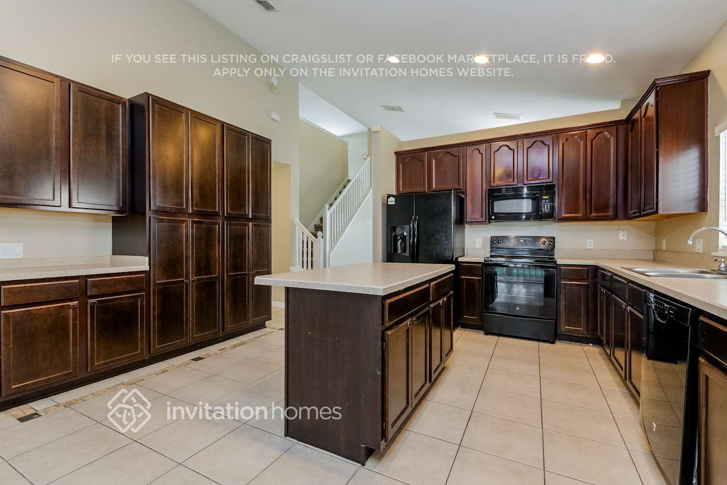 Building Photo - 1129 Hacienda Cir