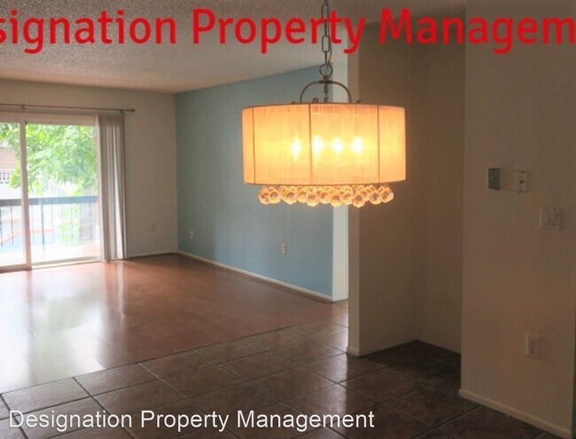 Building Photo - 2 br, 1.5 bath House - 3015 Division St. #211