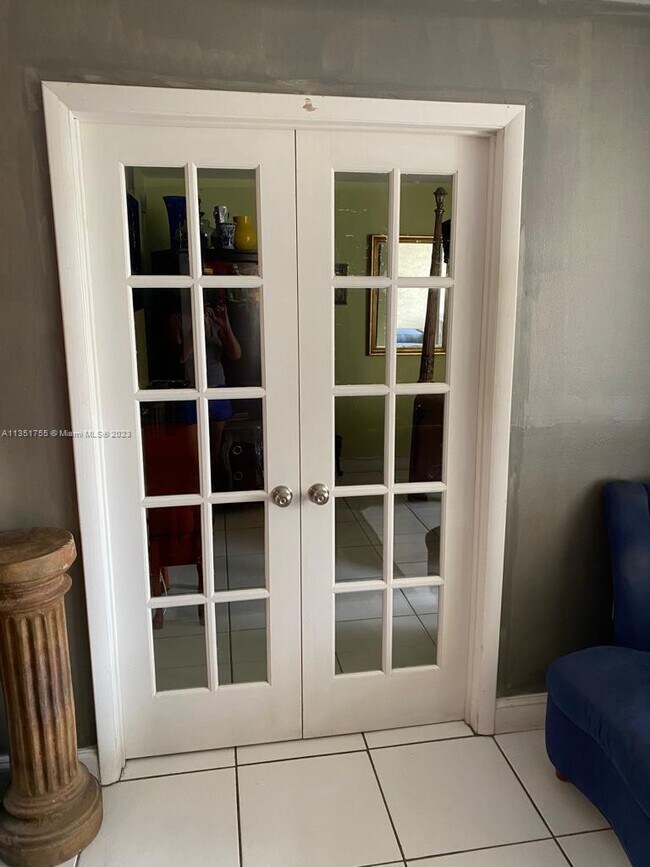 Building Photo - 5880 Collins Ave