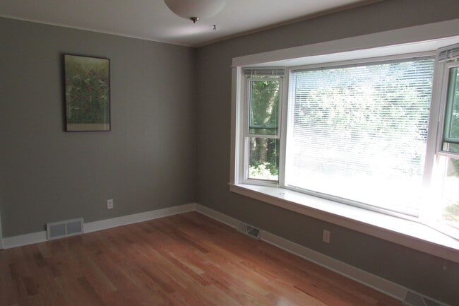Building Photo - 6405 Alison Ln