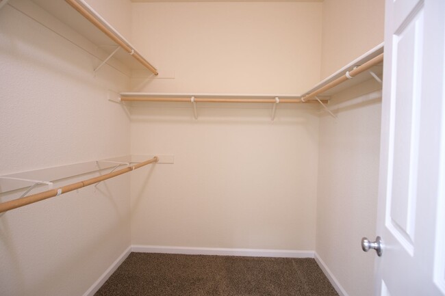 Building Photo - Charming 4-bedroom, 2.5-bathroom home