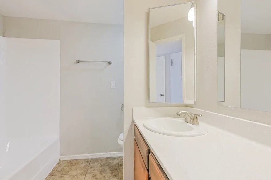 Building Photo - 5829 S 42nd St