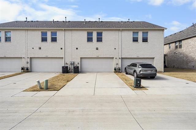 Building Photo - 4929 Barcelona Ave