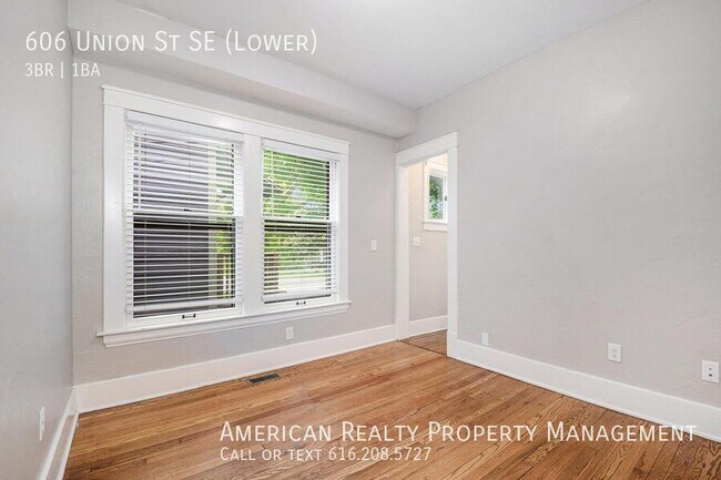 Building Photo - 606 Union Ave NE