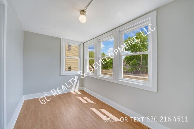 Building Photo - 4329 N Ashland Ave