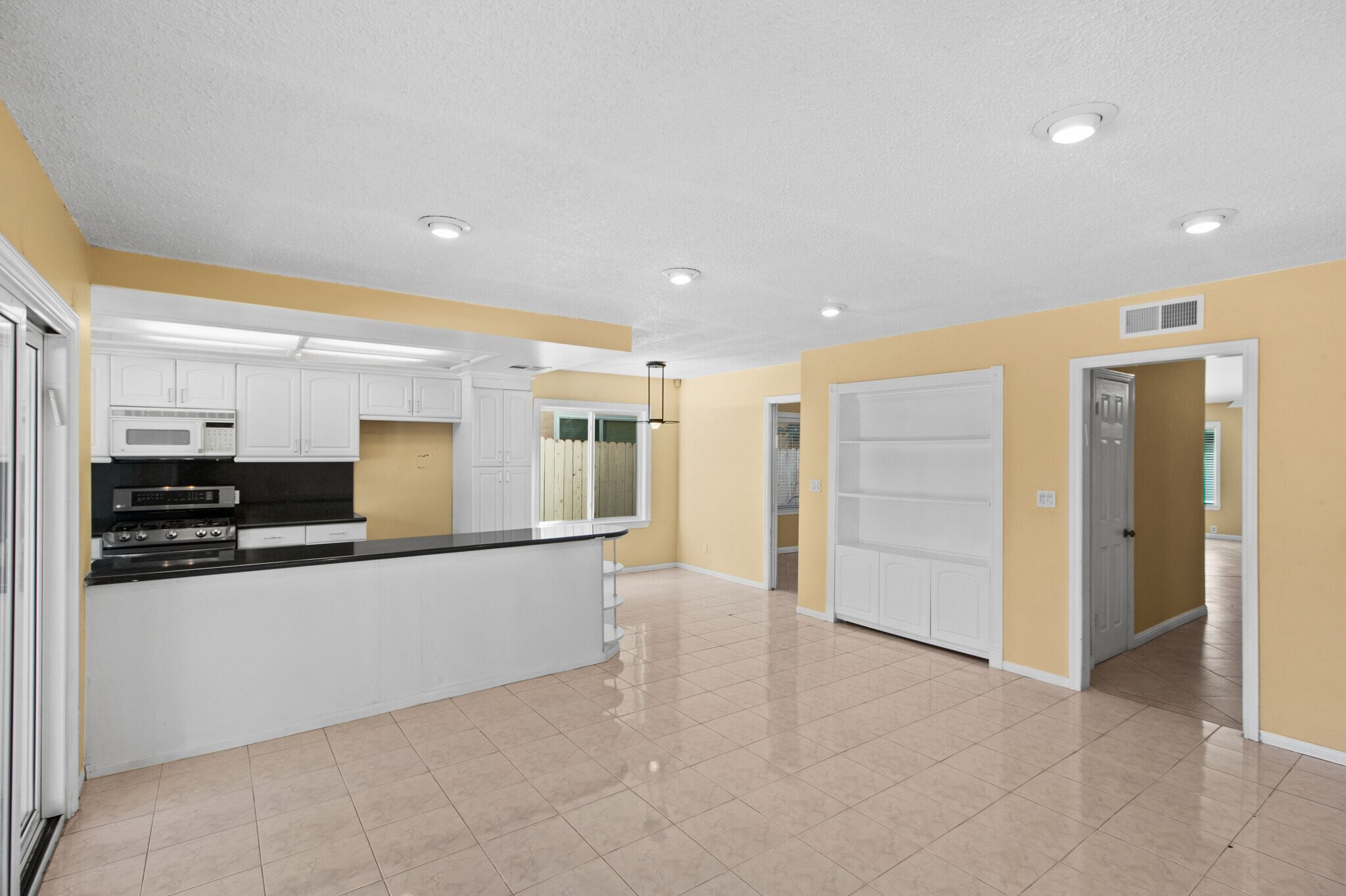 Building Photo - 18123 Delano St