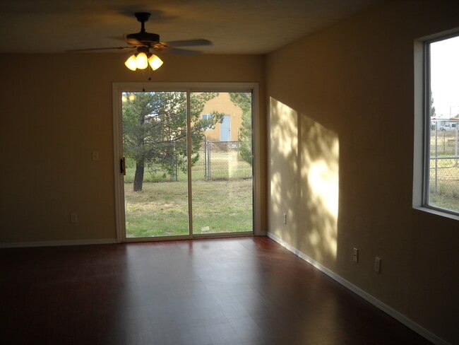 Primary Photo - Palominas