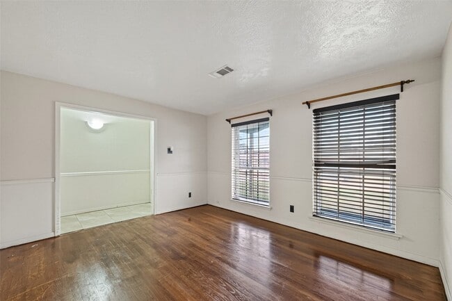 Building Photo - 2609 Raspberry Ln