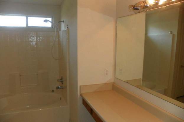 Building Photo - 608 Reservation Ave