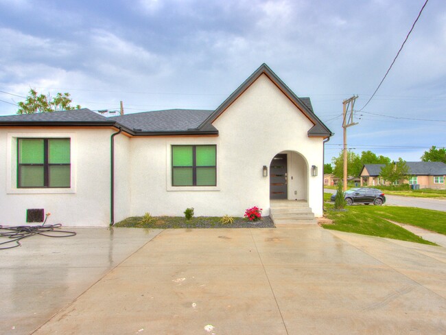 Building Photo - 1209 N Indiana Ave