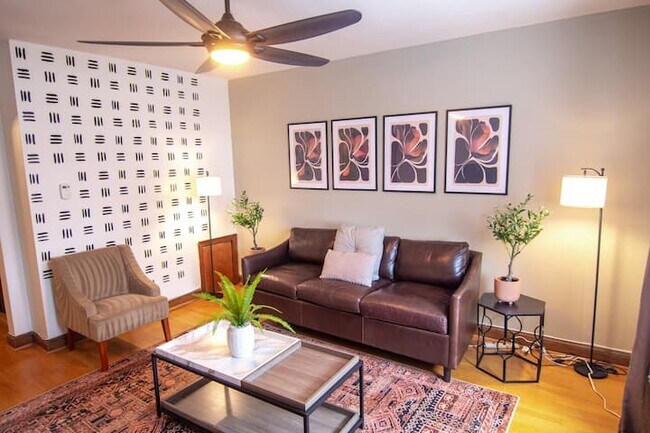 Building Photo - Office