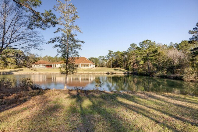 Building Photo - 1148 Sioux Cir