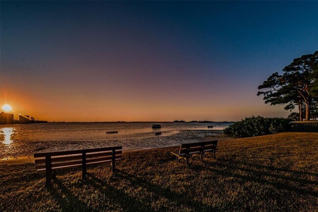 Building Photo - 2700 Bayshore Blvd