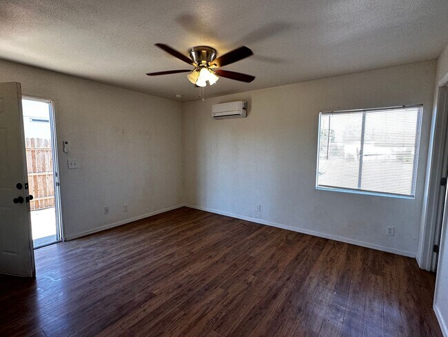 Building Photo - ALL UTILITIES INCLUDED ALL APPLIANCES INCLUDED 1 BEDROOM 1 BATHROOM HOME