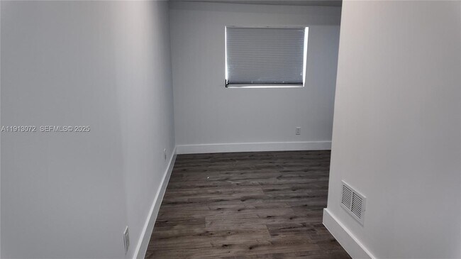 Building Photo - 2100 N 57th Way