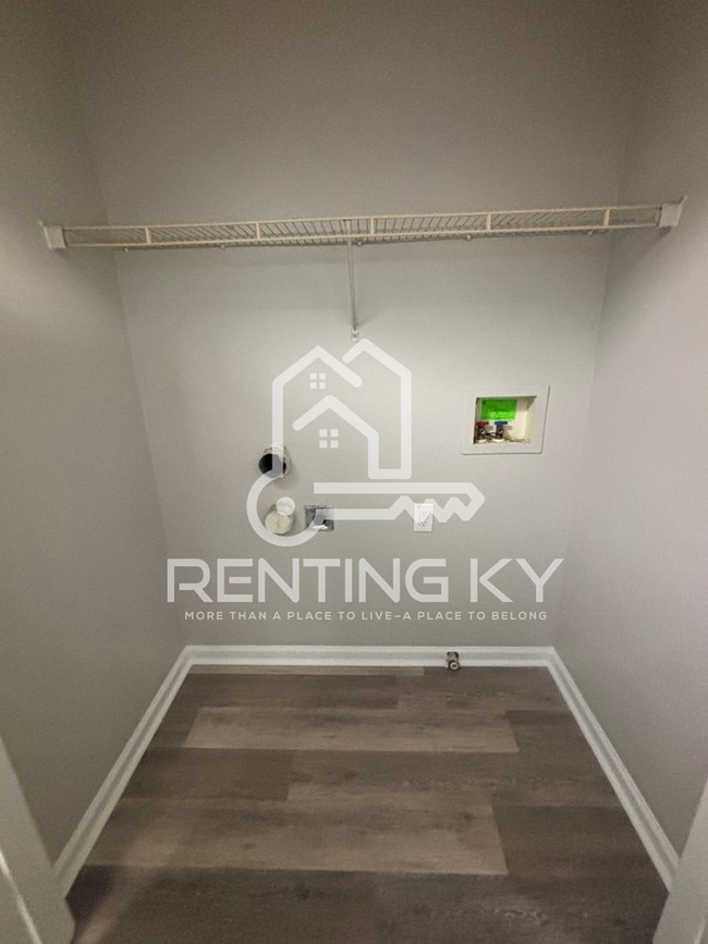 Building Photo - Newly Renovated 3-Bed, 1.5-Bath Townhome with Garage!