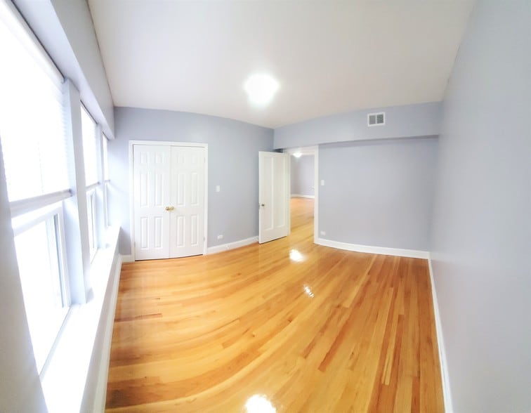 Building Photo - 4023 S Francisco Ave