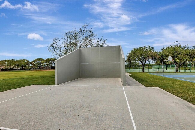 Building Photo - 7553 Greenville Cir
